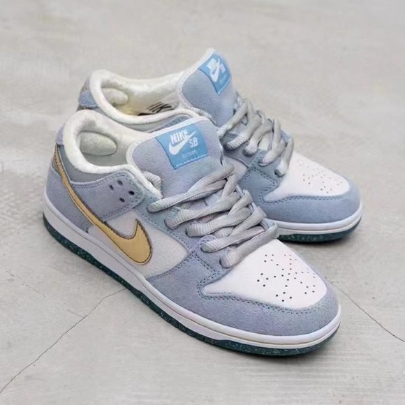 BP Toddler Sean Cliver x Nike SB Dunk Low Pro QS Holiday Special White Blue Gold main image 5